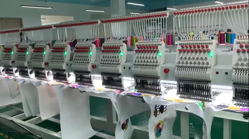 Máquina bordadora de camisetas de diez cabezales y 15 agujas